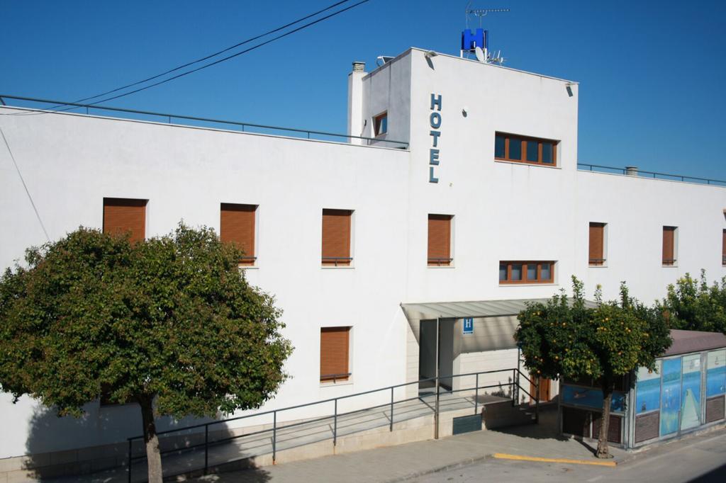 Hotel Albanta La Lantejuela Extérieur photo